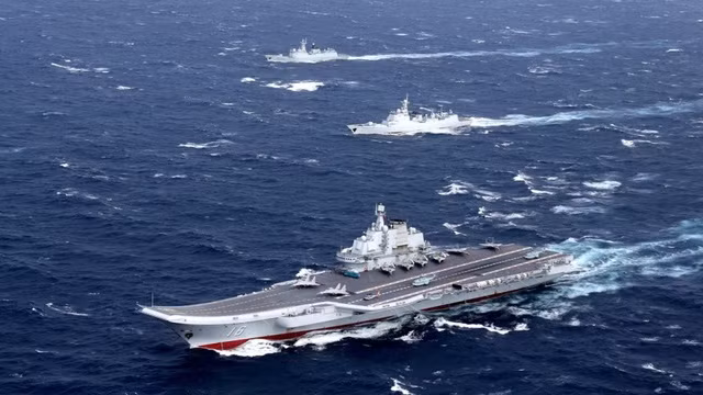Ngược lại với Nga, sau khi Trung Quốc mua chiếc tàu sân bay Varyag đóng dở của Liên Xô từ Ukraine (Varyag là người anh em với chiếc Kuznetsov), và cải tạo thành chiếc tàu sân bay đầu tiên mang tiên Liêu Ninh; Trung Quốc đã tháo dỡ toàn bộ hệ thống tên lửa chống hạm lắp dưới mặt boong để tăng khả năng mang máy bay trên hạm. Ảnh: Tàu sân bay Liêu Ninh của Trung Quốc.