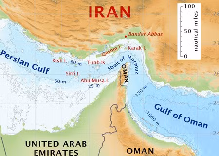 Nhưng để đối đầu với một Hải quân Mỹ hùng mạnh, Iran có một lợi thế đó là dựa vào vị trí địa lý của Iran, có thể khống chế Vịnh Ba Tư (hay còn gọi là Vùng Vịnh, vịnh Pec-xich, Vịnh Ả Rập). Vịnh Ba Tư nằm giữa cao nguyên Iran và Bán đảo Ả Rập, từ cửa sông Ả Rập ở phía tây bắc đến eo biển Hormuz ở phía đông nam. Nó dài hơn 970 km, rộng 56 đến 339 km2, và có diện tích là 241.000 km2.