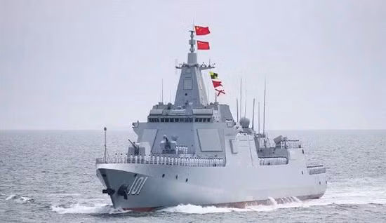 Ngày 11/5/2020 vừa qua, Trung Quốc đã vừa cho hạ thủy chiếc khu trục hạm Type 055 thứ 7 tại nhà máy đóng tàu Trường Hưng – Giang Nam ở Thượng Hải. Ảnh : Tàu khu trục Type 055