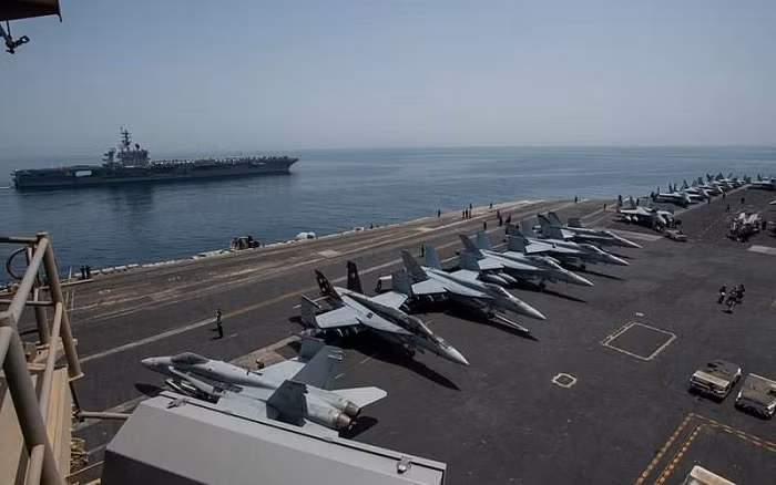 Đánh giá chung, F/A-18 Block III là phiên bản được nâng cấp toàn diện, tính năng phần nào tiếp cận cấp độ F-35; do đó, khoảng cách về tính năng của F/A-18 Block III và F-35 không còn quá xa, và F/A-18 Block III vẫn là loại tiêm kích hạm mạnh mẽ. Vì những lý do này, lãnh đạo Hải quân Mỹ tiếp tục tin tưởng kéo dài thời gian phục vụ của “Siêu Ong bắp cày” thêm một thời gian dài nữa. Video Máy bay F/A-18 vũ khí của thần chết - Nguồn: VTC14