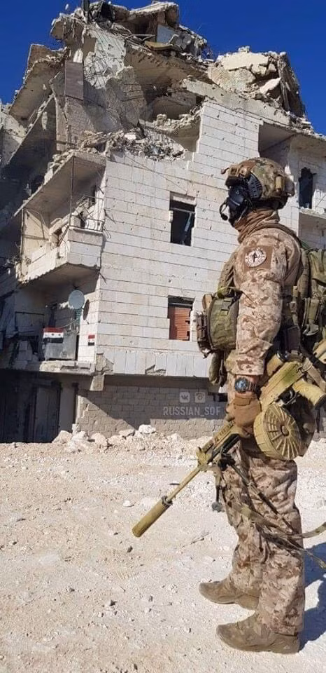 Trước đó, RPK-16 đã được trang bị thử nghiệm cho các đơn vị đặc biệt Nga chiến đấu ở chiến trường Syria, trong giai đoạn 2018-2019, súng cũng đã được sử dụng trong mọi loại điều kiện thời tiết. Ảnh: Binh sĩ Nga trên chiến trường Syria với một khẩu RPK-16 trên tay.