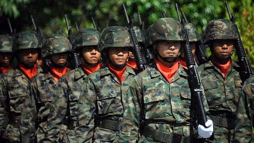 Lực lượng vũ trang hoàng gia Thái Lan thành lập vào năm 1852, đến nay đây là một trong những quân đội có truyền thống lâu đời nhất trong khu vực Đông Nam Á. Quân số của quân đội Thái Lan là hơn 250.000 người, được trang bị hơn 300 xe tăng chiến đấu chủ lực...