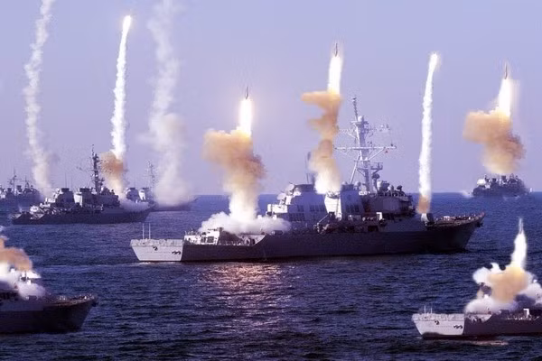 Kế hoạch của cuộc tập trận RIMPAC-2020 đã được sửa đổi, để giảm thiểu tối đa rủi ro lây nhiễm dịch bệnh cho các lực lượng, đồng minh, đối tác tham dự, cũng như người dân Hawaii. Thay vì hai tháng như thông lệ, RIMPAC-2020 chỉ diễn ra trong khoảng 2 tuần, và nhiều khoa mục diễn tập lớn đã bị cắt bỏ.