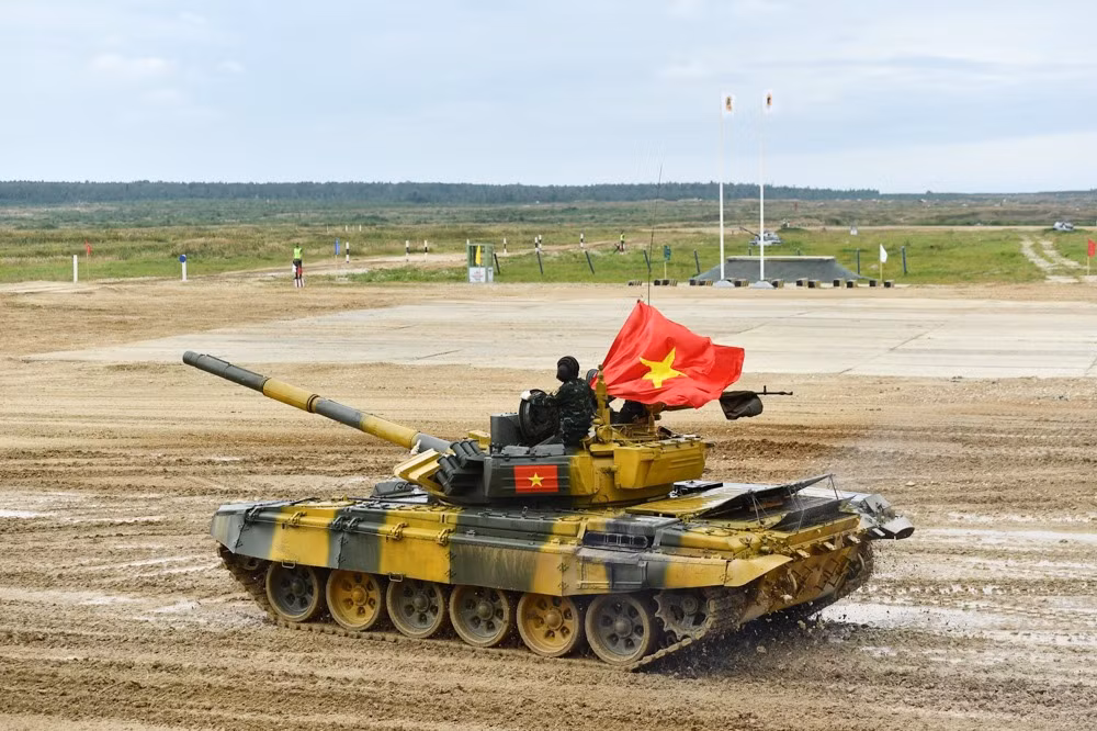 Trong trận bán kết đã qua, kíp lái Việt Nam 1 bắn trúng 7/8 mục tiêu phải bắn của 4 vòng đua, nhìn sang Myanmar – đội tuyển được luyện tập với T-72 tới “nát ghế” trong nước rồi sang Nga chỉ bắn 5/8 mục tiêu và phạm nhiều lỗi. Nếu như chúng ta không gặp sự cố kỹ thuật với xe ở vòng đua kíp 2 thì kết quả của Việt Nam có lẽ tốt hơn như thế.