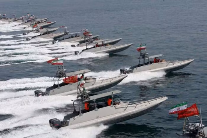 Do đó, một khi chiến tranh Mỹ - Iran bắt đầu, cách duy nhất Iran muốn gây ra mối đe dọa thực sự cho các tàu sân bay Mỹ là áp dụng chiến thuật “tàu muỗi”, tiến công ồ ạt với số lượng lớn theo kiểu tự sát.