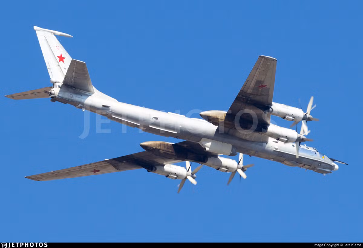 Hành động của phía Nga được coi là cái “nắn gân” xem các nước NATO phản ứng thế nào trong thực chiến. Và có vẻ như tàu chiến NATO khá chủ quan khi họ đang ở gần một “ông lớn”. Trong điều kiện thực tế, giới phân tích cho rằng, biên đội Tu-142 trang bị hàng chục tên lửa hành trình X-35 như vừa rồi là đủ để “làm gỏi” cả 4 tàu chiến đối phương.