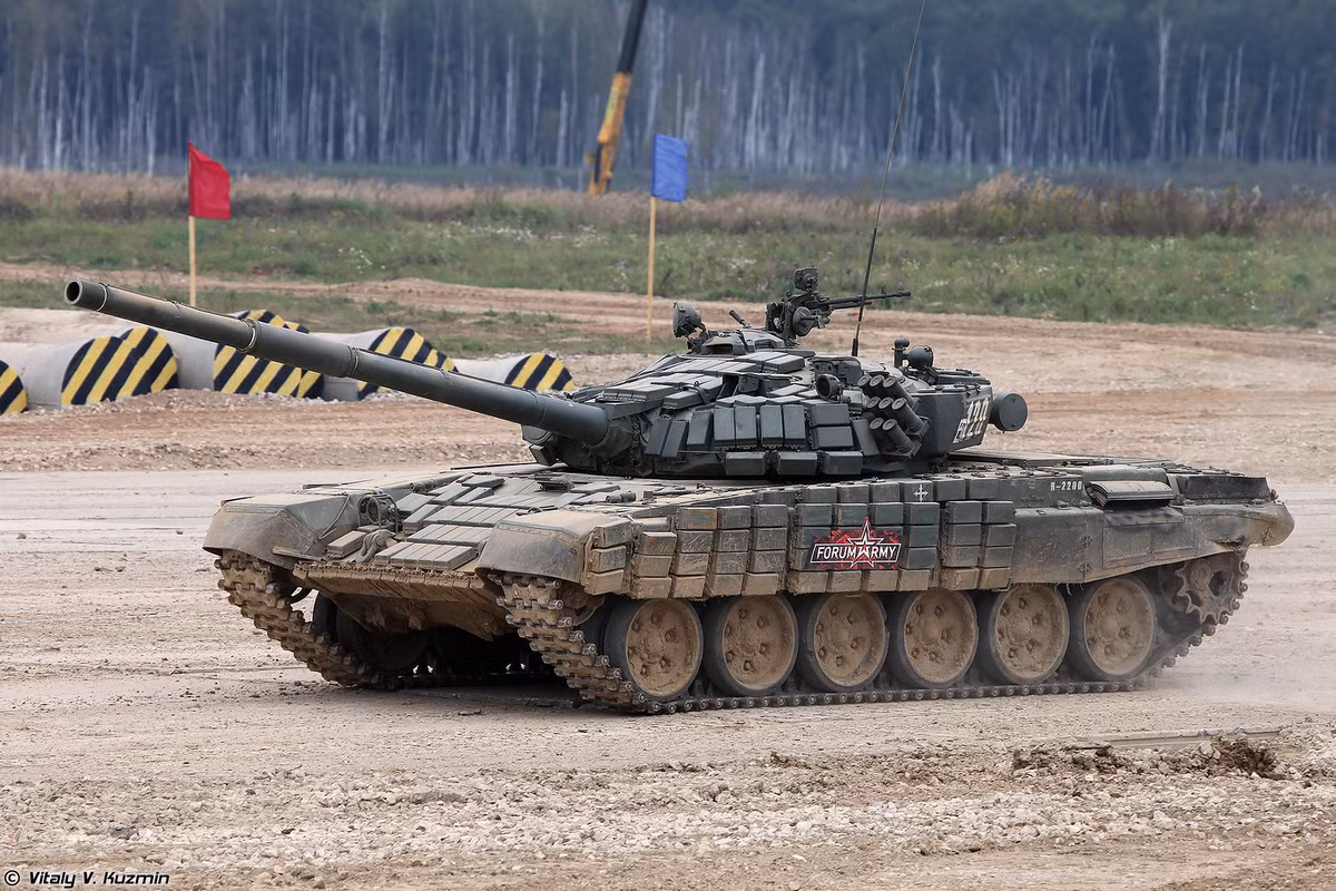 Trong hơn 20 năm hoạt động trên thị trường vũ khí quốc tế, Rosoboronexport (trong thành phần Tập đoàn Nhà nước Rostec) đã cung cấp cho nước ngoài hơn 3.000 xe tăng và các phương tiện khác dựa trên xe tăng. Ảnh: Vitaly-Kuzmin