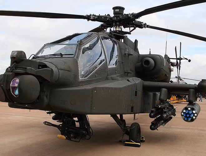 Theo các nguồn tin ở nước ngoài, phiên bản trực thăng Apache mà Quân đội Ấn Độ đặt mua là loại AH64E. Nó đã được bổ sung thêm nhiều thiết bị mới so với phiên bản trước đó là AH64D và trọng lượng rỗng cũng tăng lên.