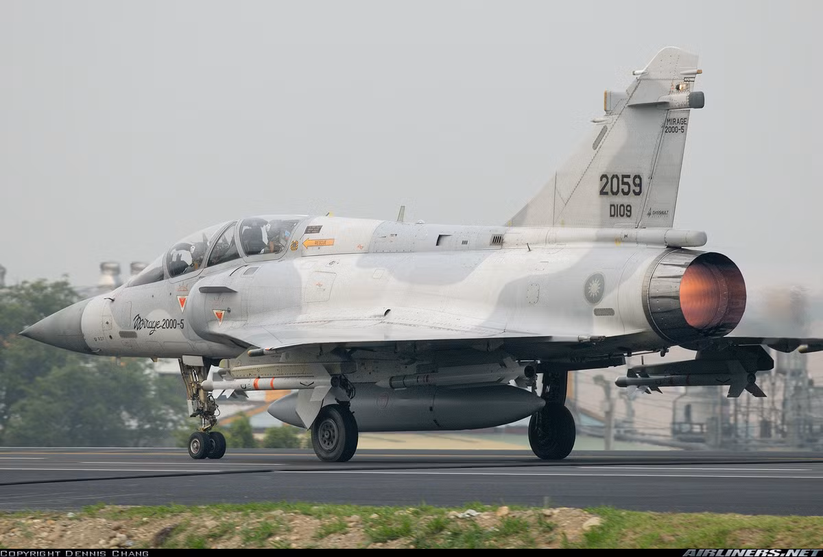 Đài Loan đã mua 60 chiếc với 2 phiên bản: 48 chiếc Mirage-2000-5Ei và 12 chiếc Mirage-2000-5Di. Ảnh: Máy bay Mirage-2000 của không quân Đài Loan.