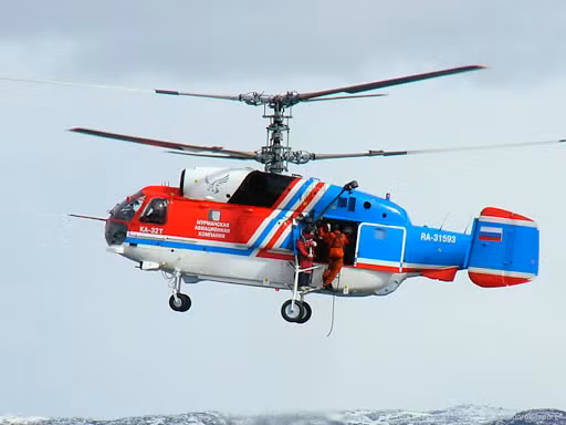 Trực thăng có chiều dài 11.3m, cao 5.4m, kíp lái 2-3 người, trọng lượng cất cánh tối đa 12.600kg, khoang chính có thể chở được 16 hành khách hoặc 4.000kg hàng hóa. Ảnh: Trực thăng Ka-32T của cứu hộ Nga.