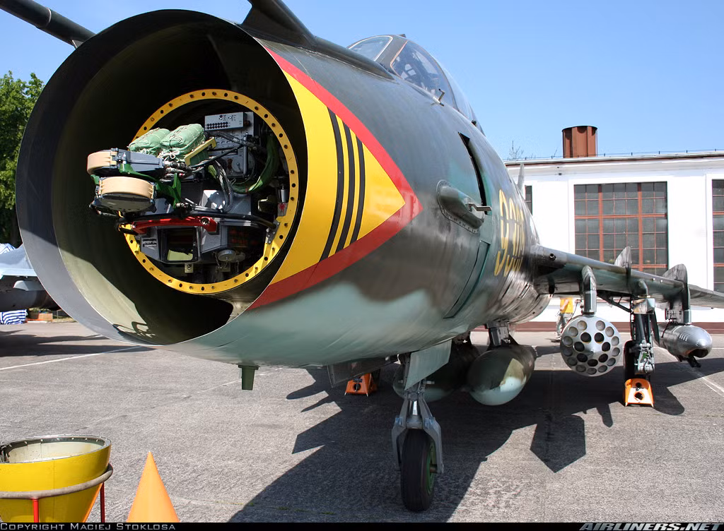 Một trong những thay đổi lớn nhất về điện tử trên Su-22M5 là thay thế hệ thống chỉ thị mục tiêu Klen-PS hoặc Klen-54 trên thế hệ Su-22M/M3/M4 bằng hệ thống radar đa năng Phathom, sản phẩm liên doanh giữa Phazatron và Thomson-CSF tương tự như radar Super Kopyo gắn trên MiG-21-93.