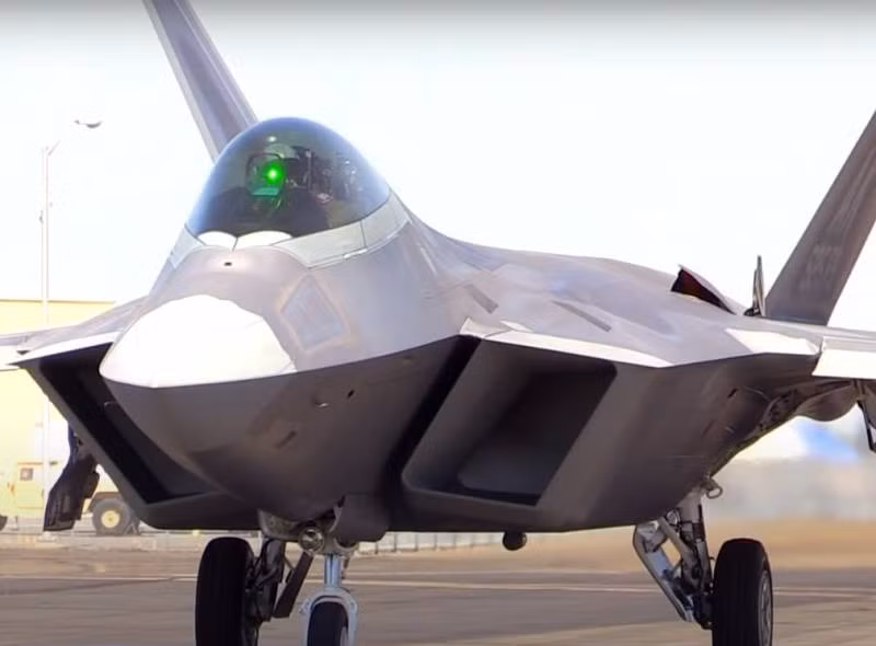 Một trong những máy bay chiến đấu bay cao nhất trong ngành hàng không hiện đại là máy bay F-22 Raptor của Mỹ, do Lockheed Martin, Boeing và General Dynamics tham gia phát triển và chế tạo. Ảnh: F-22 là loại chiến đấu cơ tàng hình có trần bay cao nhất - Nguồn: Wikipedia.