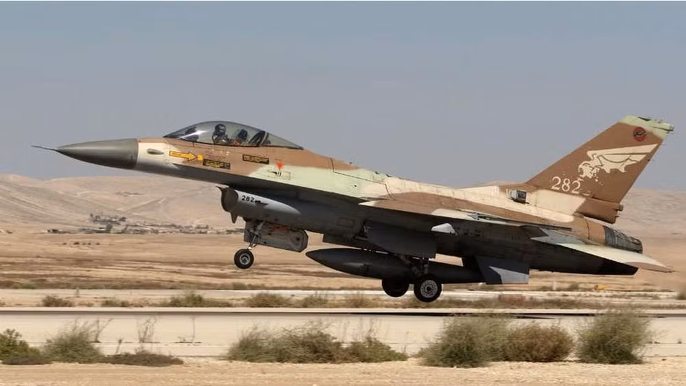 Khi máy bay chiến đấu Israel hạ cánh, nhân viên kỹ thuật mặt đất đã nhanh chóng tiến lên theo thứ tự, tiến hành các công đoạn kiểm tra khác nhau, tiếp nhiên liệu, lắp vũ khí, thậm chí thay đổi phi công, khởi động lại. Thời gian cất cánh và tham gia lại trận chiến nhanh hơn thời gian của Không quân Mỹ.