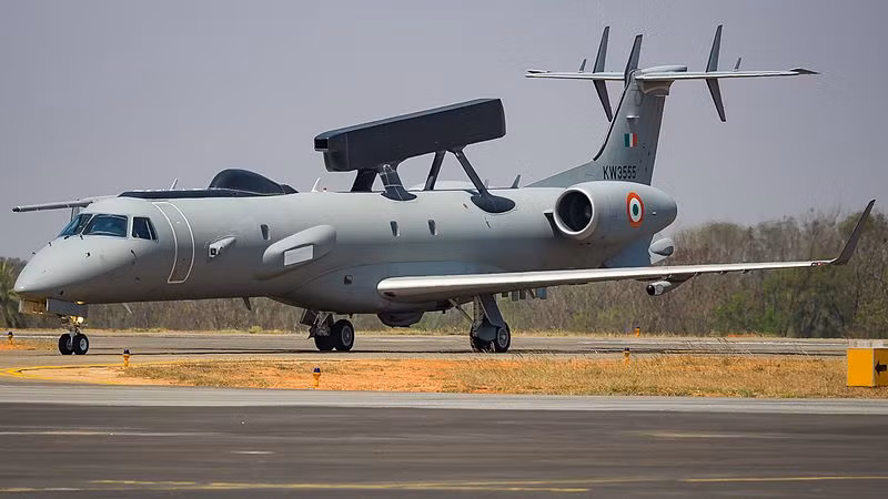 Hiện nay, R-99 đang được 4 quốc gia sử dụng gồm: Brazil (5 chiếc); Hy Lạp 94 chiếc); Mexico (3 chiếc) và Ấn Độ (3 chiếc). Đơn giá một chiếc ước tính 80 triệu USD, chi phí một giờ bay khoảng 2.000 USD - khá rẻ - có vẻ chấp nhận được với các quốc gia có không quân nhỏ.