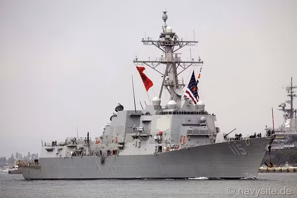 Tàu khu trục Rafael Peralta đóng vai trò là “người bảo vệ” trong biên đội tàu sân bay Roosevelt, với những vũ khí tiên tiến nhất cả trong tiến công và phòng thủ; biên đội tàu sân bay này hoạt động thường xuyên ở khu vực Ấn Độ - Thái Bình Dương.