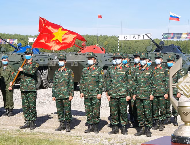 Theo báo QĐND, ngay sau khi lễ khai mạc hội thao Army Games 2020 diễn ra (ngày 23/8), tại thao trường Pesochnoe (thành phố Kostroma, Liên bang Nga) đã diễn ra phần thi "Môi trường an toàn" dành cho lực lượng phòng chống hóa học Quân đội các nước. Tham gia phần thi này lần đầu tiên, đội tuyển Binh chủng Hóa học Việt Nam trang bị nhiều loại khí tài lần đầu tiên được "dùng thử", đặc biệt là xe thiết giáp chở quân hiện đại BTR-80 (trong nước ta chỉ có tới loại BTR-60PB) - Ảnh: QĐND