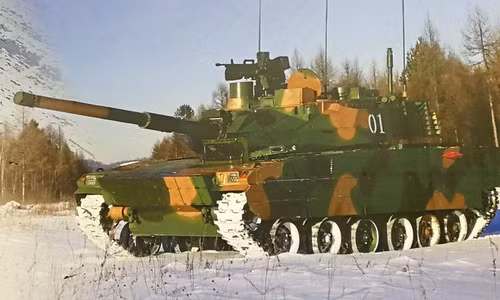Nếu xung đột nổ ra ở khu vực Ladakh, xe tăng T-90 có thể giành ưu thế trước xe tăng Type 15; nhưng ở dãy Himalaya, nơi được coi là "nóc nhà thế giới", mối đe dọa lớn nhất đối với xe tăng T-90 và Type 15 không phải là kẻ thù, mà chính là vấn đề khí hậu. Ảnh: Xe tăng Type 15 của Trung Quốc. - Nguồn: Wikipedia