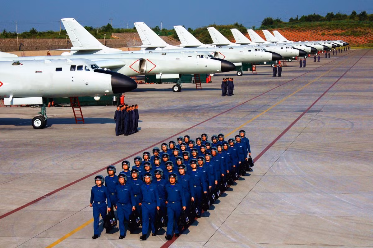 Lầu Năm Góc đánh giá không quân Trung Quốc trở nên nguy hiểm hơn với các loại máy bay không người lái chiến đấu, chiến đấu tàng hình thế hệ thứ 5 như J-31, máy bay tiếp nhiên liệu, cùng hệ thống phòng không tiên tiến do Nga sản xuất.
