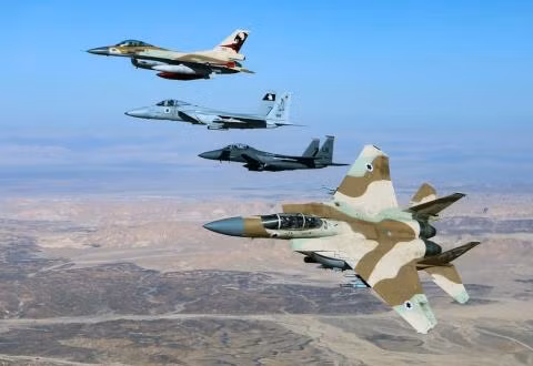 Mặc dù là quốc gia có diện tích và dân số nhỏ tại Trung Đông, nhưng Không quân Israel có gần 1.000 máy bay các loại, trong đó có khoảng 500 máy bay chiến đấu.