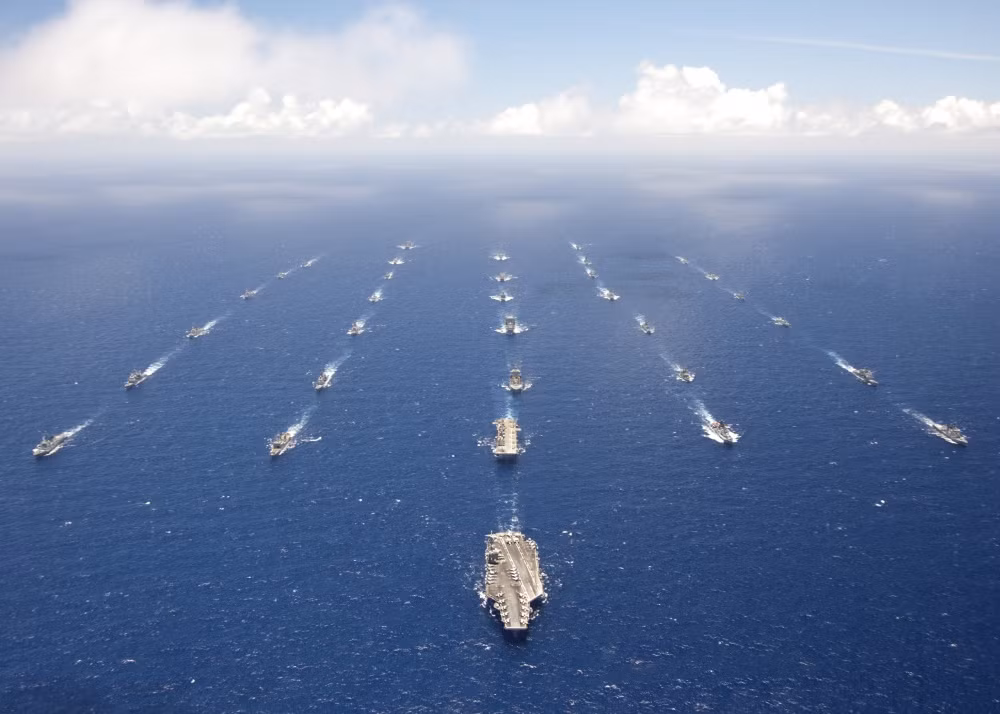 Nhiều quốc gia đã được mời tham gia RIMPAC-2020, nhưng chỉ có Hàn Quốc, Canada, Úc, Nhật Bản, Philippines, Singapore, New Zealand, Brunei và Pháp cử lực lượng tham gia cùng với Mỹ. Trong số đó, Nhật Bản đã điều tàu sân bay trực thăng cỡ lớn Kaga và tàu khu trục Aegis lớp Atago Ashigara tham gia. Ảnh: Tàu chiến các quốc gia tham gia RIMPAC-2018 - Nguồn: Hải quân Mỹ.