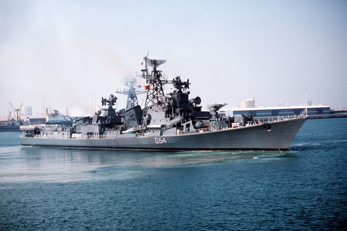 Việc Ấn Độ rút khỏi cuộc tập trận "Caucasus-2020" có thể khiến người Nga cảm thấy không yên tâm; để khẳng định lòng tin, Ấn Độ đã mời hải quân Nga tập trận hải quân ở Biển Andaman gần eo biển Malacca. Ảnh: Tàu khu trục INS Ranvir của Hải quân Ấn Độ tham gia tập trận - Nguồn: Thediplomat