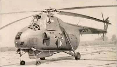  Trực thăng Mi-4 có ngoại hình giống với loại Sikorsky S-55 của Hoa Kỳ nhưng kích thước và tải trọng lại lớn hơn và khá tương đồng với loại S-58 sau này. Ảnh: Máy bay Mi-4 của không quân Đông Đức.