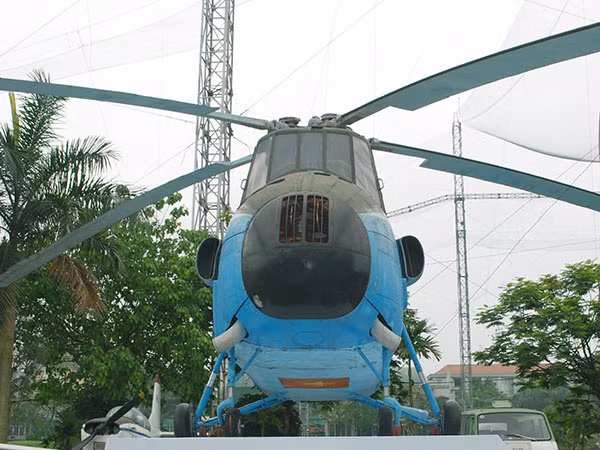 Ba chiếc máy bay Mi-4 về nước năm 1959 được biên chế cho trung đoàn không quân vận tải 919, đây cũng chính là loại trực thăng được đưa vào biên chế không quân ta.