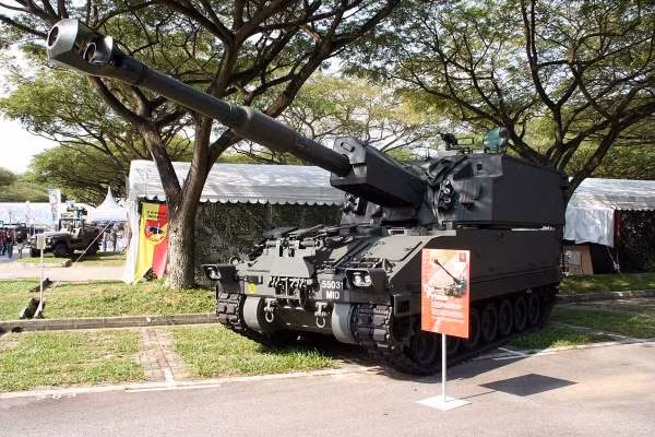 Mặc dù Bộ Quốc phòng Singapore không công bố các thông tin chi tiết về hệ thống pháo tự hành thế hệ mới, nhưng theo đánh giá, hệ thống pháo tự hành tiên tiến (AGMS) bánh lốp, cấu hình 8x8 của ST Engineering Land Systems sẽ là lựa chọn hàng đầu của họ. Ảnh: Pháo tự hành bánh xích Primus - Nguồn: army-technology