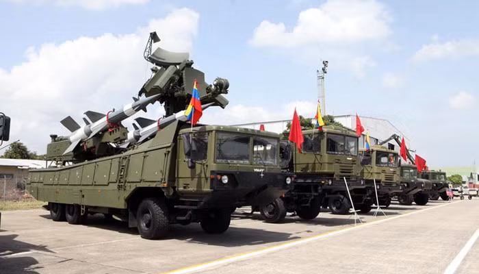 Ngoài bệ phóng, tất cả các thành phần khí tài còn lại như đài radar dẫn bắn SNR-125, các xe cabin điều khiển cũng được cơ giới hóa hoàn chỉnh.