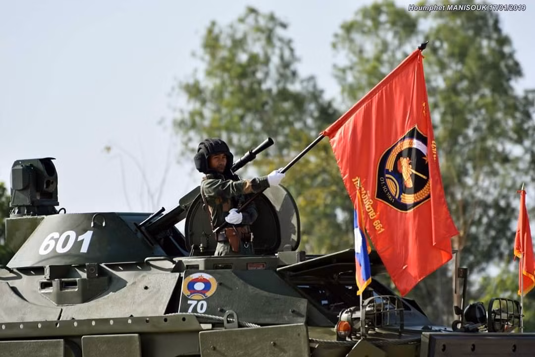 So với BRDM-2 cũ, BRDM-2M có một số thay đổi cho phép tác chiến hiệu quả hơn. Cụ thể, có thể thấy ở đuôi tháp pháo được lắp thêm cảm biến trinh sát. Ảnh: Reddit