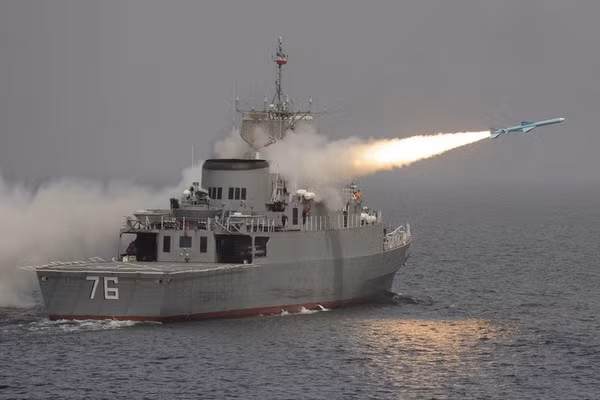 Sau chiến tranh Iran - Iraq, Iran tiếp tục mua một số vũ khí hiện đại của Trung Quốc như tên lửa chống hạm, cùng với đó là nhập khẩu công nghệ để sản xuất loại vũ khí này tại Iran, giúp Iran phát triển được nền công nghiệp quốc phòng hàng đầu khu vực Trung Đông.