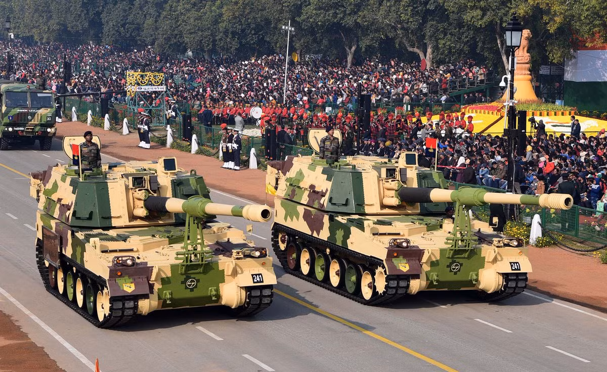 Pháo tự hành K9 Thunder do Hàn Quốc thiết kế, sản xuất. Ấn Độ dự định đặt mua thêm 100 chiếc nữa, việc sản xuất sẽ thực hiện tại Ấn Độ. Ảnh: bmpd