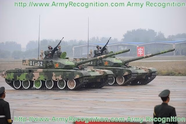 Số Type 96 hiện đại chiếm khoảng 43%; loại Type 99/A hiện đại nhất, chiếm chưa đến 19%. Còn loại Type 15 chưa có nhiều trong biên chế, nhưng loại xe tăng này chiếm vị trí quan trọng, giúp lấp đầy khoảng trống và để PLA giải quyết ở các khu vực xung đột đặc biệt, như vùng giáp giới với Ấn Độ hiện nay. Ảnh: Xe tăng chiến đấu chủ lực kiểu 99 - Nguồn: Army Recognition