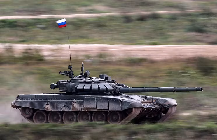 So với T-72B3 mod 2011 (các đội như Việt Nam đang sử dụng), T-72B3M mod 2014 được nâng cấp đáng kể về hệ thống điều khiển hỏa lực, hệ thống vô tuyến liên lạc và đặc biệt là hệ thống động cơ cho chúng có thể vươn tới "tốc độ bay" 85km/h. Ảnh: Vitaly-Kuzmin