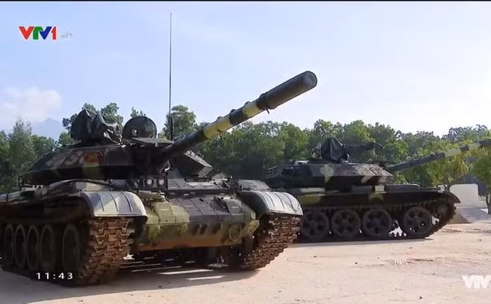 Quân đội Việt Nam cũng đang nâng cấp một số xe tăng T-54, T-55 hiện chiếm số lượng lớn, để đạt phiên bản tiêu chuẩn T-54M3. Tuy phiên bản nâng cấp vẫn giữ lại pháo 100 mm D-10T2S nhưng hỏa lực của xe đã được tâng cường với súng cối 60 mm được lắp ở bên trái tháp pháo.