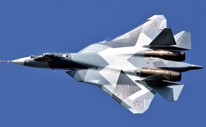 Về giải pháp lâu dài, là Ấn Độ mua thêm các tiêm kích MiG-35, Su-35 và nhất là Su-57 để hiện đại hóa lực lượng không quân. Ấn Độ và Nga cũng đang hợp tác phát triển một loại tên lửa phóng từ trên không có tốc độ cao hơn và tầm bắn xa hơn để thay thế tên lửa K-100; đây sẽ là mối đe dọa trực tiếp với máy bay H-6. Ảnh: Máy bay Su-57 sẽ là mối đe dọa nguy hiểm với H-6 - Nguồn: Wikipedia.