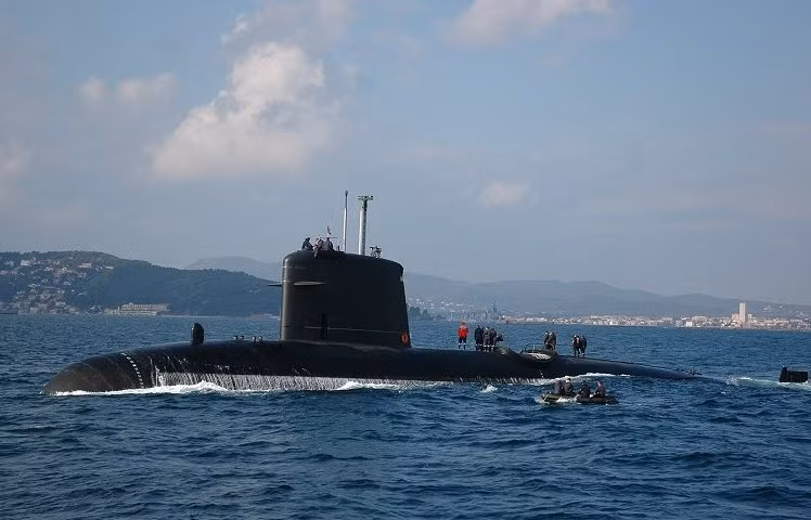 Sáu chiếc SSN lớp Barracuda này sẽ thay thế cho 4 chiếc SSN lớp Ruby được đưa vào biên chế của Hải quân Pháp từ năm 1983-1988 và 2 chiếc SSN lớp Amethyste trang bị vào năm 1992 và 1993. Ảnh: SSN Casabianca lớp Rubi của Hải quân Pháp - Nguồn: Wikipedia.