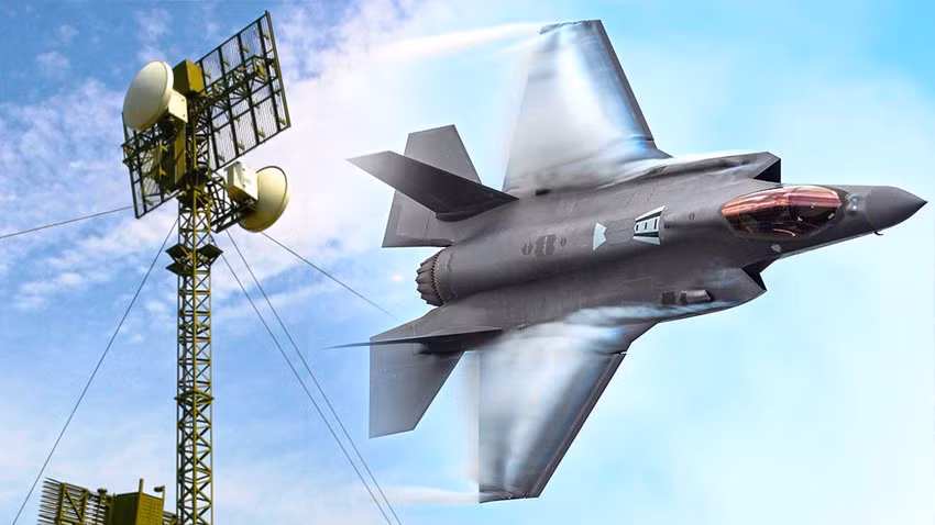 Theo thông tin, radar Struna-1 có thể phát hiện được mục tiêu tàng hình ở khoảng cách đến 500 km và Struna-1 có thể gây ra mối đe dọa đáng kể đối với máy bay tàng hình của NATO trong một cuộc xung đột trong tương lai. Ảnh: Chiến đấu cơ tàng hình F-35 của Mỹ và radar Struna-1 của Nga; cuộc chiến giữa giáo và khiên.