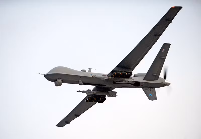 Tuy nhiên, loại vũ khí trực tiếp (tên lửa hay là bom) mà MQ-9 Reaper sử dụng cho phi vụ không kích chấn động những ngày đầu tiên của năm 2020 thì nhất quyết không được tiết lộ. Dù vậy, căn cứ vào trang bị của MQ-9 thì có thể phần nào đoán ra được Mỹ đã sử dụng thứ gì. Ảnh: Wikipedia