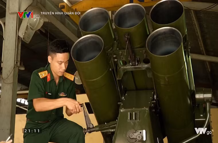 Về vũ khí chống ngầm, với các tàu săn ngầm cỡ nhỏ hoạt động gần bờ, Việt Nam có thể tiếp tục tận dụng công nghệ của Liên Xô (cũ) nhưng vẫn còn hữu hiệu tới hôm nay như hệ thống rocket chống ngầm RBU-1200. Loại này hiện vẫn còn có mặt trên một số tàu chiến cũ của Hải quân Việt Nam.
