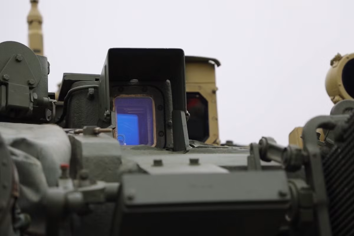 9M119M là loại tên lửa hiện đại, chuyên dùng cho dòng xe tăng T-80, T-90 và T-84 Oplot của Ukraine. Ảnh: Cận cảnh kính ngắm pháo thủ trên xe tăng T-90 S/SK Việt Nam.
