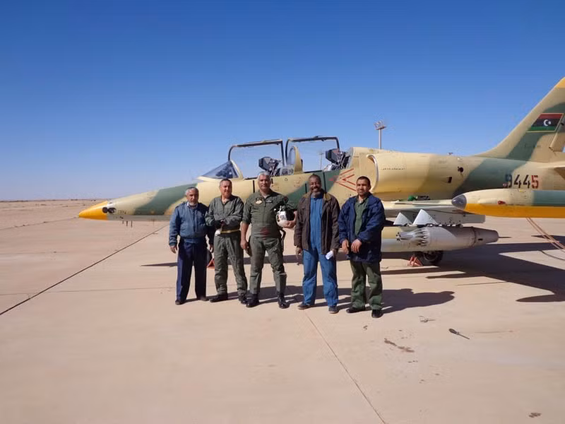 Theo các nguồn tin từ Trung Đông, ngoài các phi công riêng của Quân đội Quốc gia Libya (LNA), thì có một số lính đánh thuê từ Nga đang điều khiển và bảo trì các máy bay chiến đấu của LNA; cùng với đó là việc Nga đã cung cấp cho LNA một số lượng lớn phụ tùng máy bay và đạn dược; kinh phí được tài trợ bởi UAE.