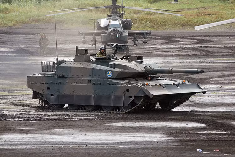 Type-10 là xe tăng chiến đấu chủ lực, được chế tạo bởi Tập đoàn công nghiệp nặng Mitsubishi cho Lực lượng phòng vệ mặt đất Nhật Bản (JGSDF); Type-10 đã gia nhập biên chế của JGSDF từ năm 2012, để cùng phối hợp với xe tăng Type-90 và thay thế Type-74 đã dần hết niên hạn sử dụng trong JGSDF.