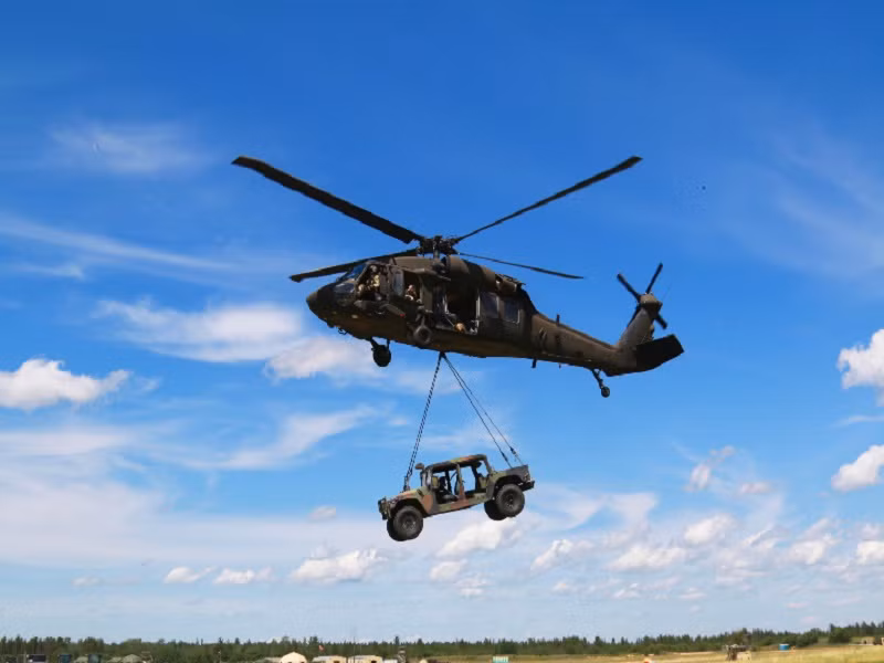Z-20 là loại máy bay trực thăng đa nhiệm thế hệ mới được nghiên cứu phát triển vào cuối những năm 1990; nguyên mẫu Z-20 thực hiện chuyến bay đầu tiên vào năm 2013, năm 2016 vẫn đang trong tình trạng thử nghiệm; bắt đầu đưa vào trang bị cho Quân đội Trung Quốc từ năm 2017 đến nay. Ảnh: Trực thăng Z-20F - Nguồn: Sina. 