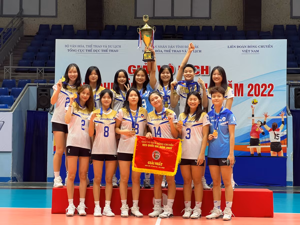 Bong chuyen nu VietinBank bao ve ngoi vo dich bong chuyen U23 Quoc gia-Hinh-2