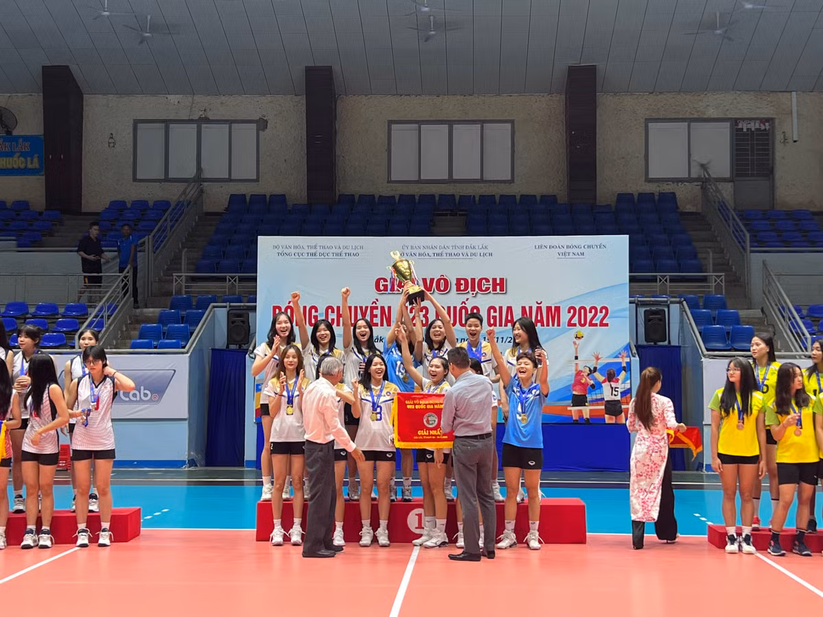 Bong chuyen nu VietinBank bao ve ngoi vo dich bong chuyen U23 Quoc gia-Hinh-3