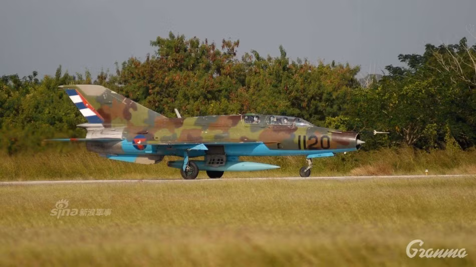 Phiên bản MiG-21 mà Cuba hiện còn trang bị là mẫu “Bis” – thế hệ sản xuất loạt cuối cùng của dòng MiG-21 huyền thoại và một số chiếc hai chỗ ngồi MiG-21UM. Nguồn ảnh: Granma
