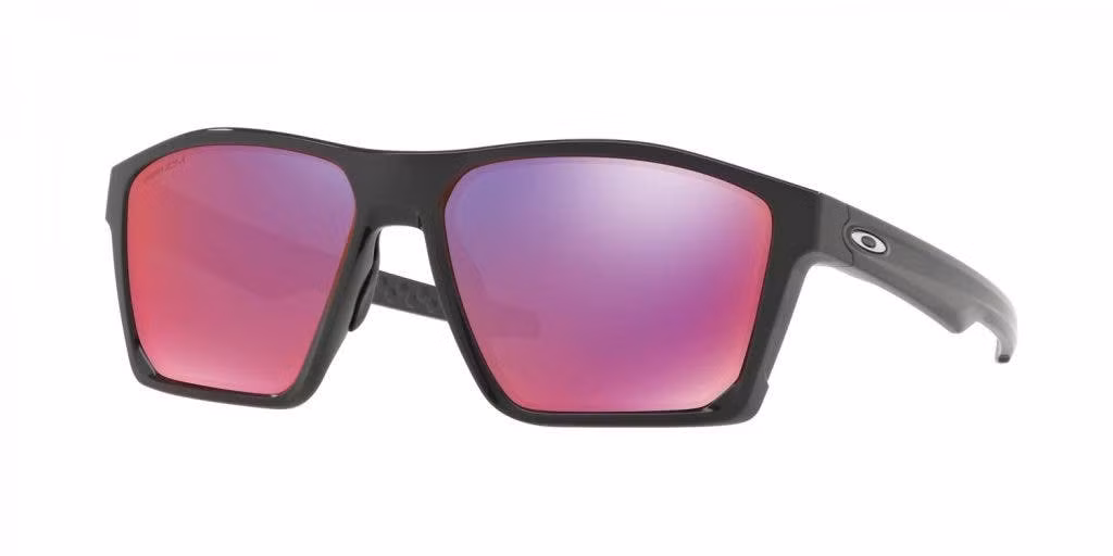 4. OAKLEY TARGETLINE: Thoạt nhìn, Targetline có thể trông không giống như một chiếc kính golf, nhưng sự tiện dụng của nó khiến nó trở thành lựa chọn hàng đầu cho các golfer. Nhiều người chơi golf thích đội mũ nên kính đã thiết kế khung để tương thích với mũ. Mũi kính bằng cao su và khung vật liệu nhẹ làm cho Targetline trở thành một cặp kính râm cực kỳ thoải mái.