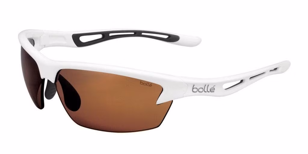 10. BOLT BOLT: Đây là kính chơi golf tốt nhất của Bollé Bolt, kính trong màu trắng sáng bóng với mắt kính màu nâu. Kính râm Bolté rất tốt cho golf vì nhiều lý do. Các miếng đệm mũi Thermogrip sẽ đảm bảo thấm hút tốt khi bạn đổ mồ hơi hay thời tiết nắng nóng. Những chiếc kính này rất nhẹ nên chúng sẽ có cảm giác thoải mái khi đeo.