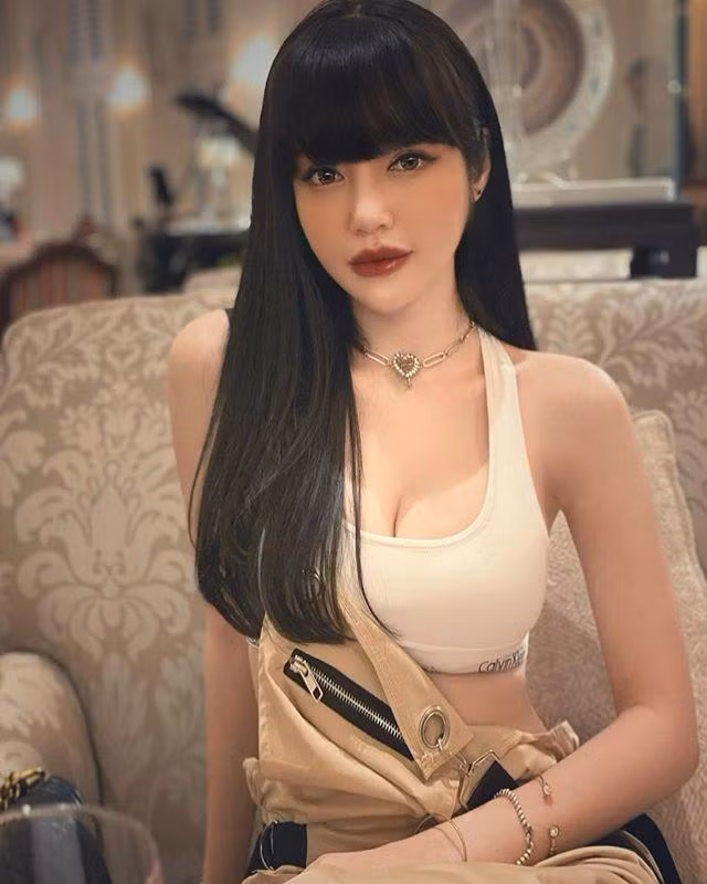 Đó đã trở thành bệ phóng giúp cô nàng nổi tiếng nhanh chóng.
